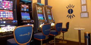 Live Casino dengan Dealer Profesional di squid88, Nikmati Sensasi Kasino Asli